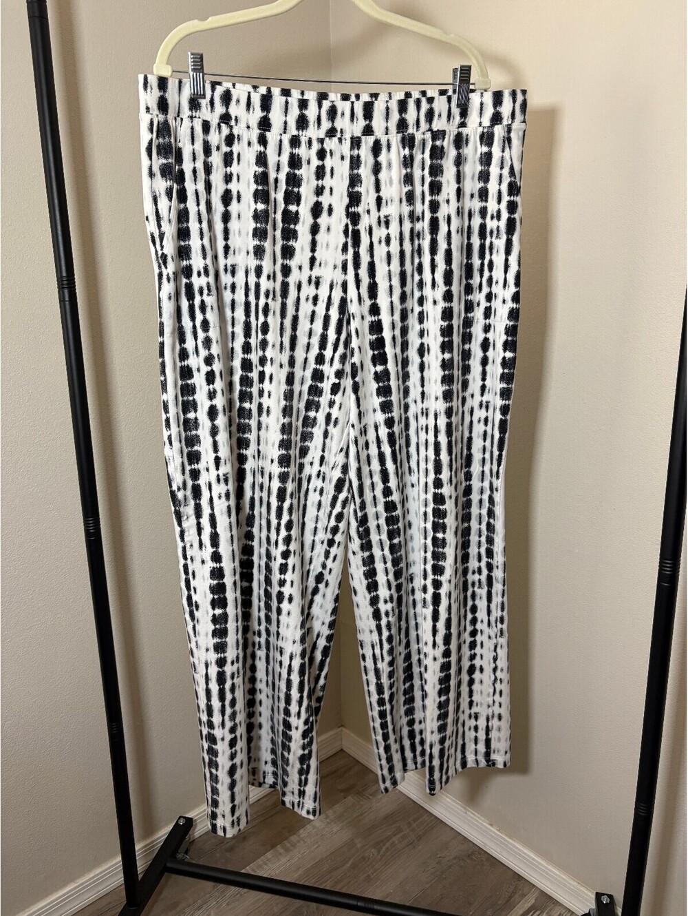 d&co Women's Black and White Patterned Lounge Pants Size XL